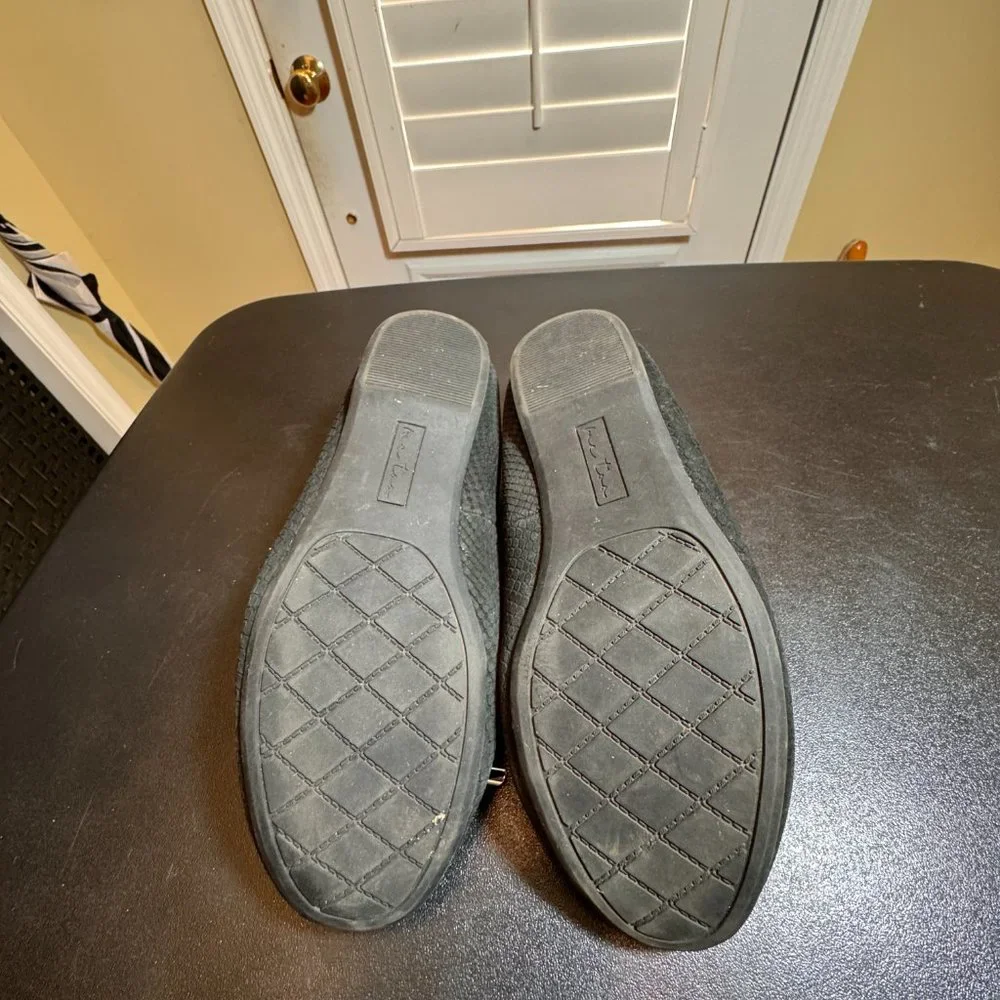 Me Too size 7.5 black leather flats